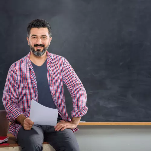 profesor sonriendo